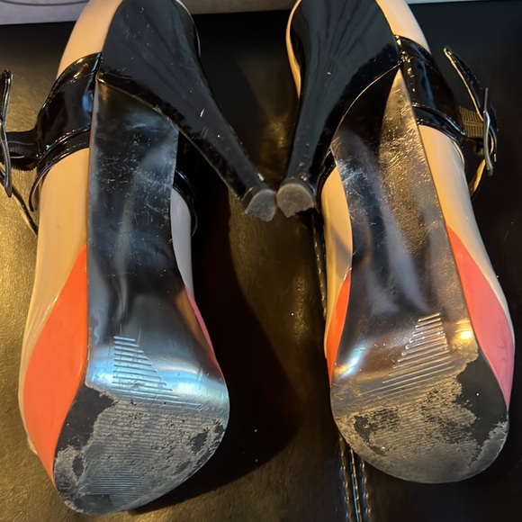 Steven Madden, Heel Platform, size 8 - Picture 5 of 6